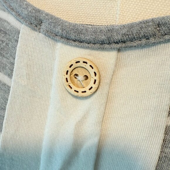 π€ Pink Clover Gray & White Striped Tank β Button Back Detail (Size M) - Picture 5 of 9